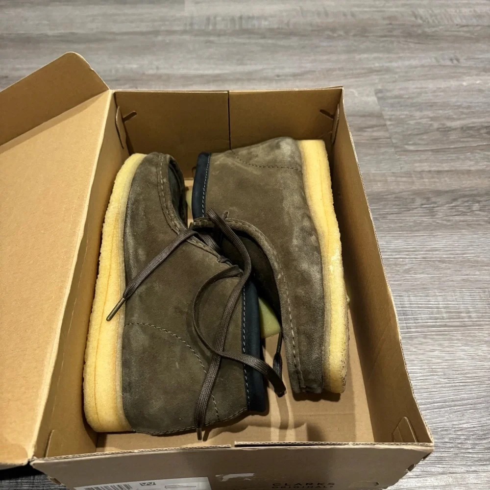 Clarks Wallabee Khaki Pony Hair Vert Olive Interest Suede Chukka Boots